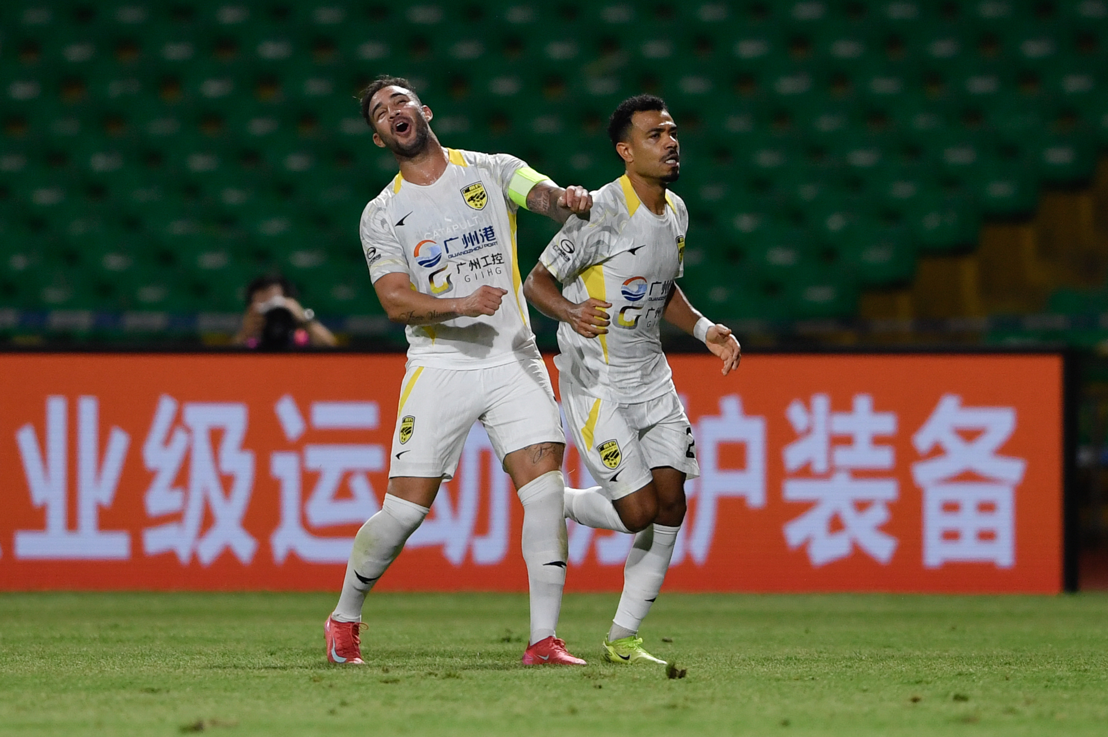 今晚突围战来临,广州队围绕足总杯内部沟通,目标明确,控场能力受关注的简单介绍 今晚突围战来临,广州队围绕足总杯内部沟通,目标明确,控场能力受关注的简单介绍