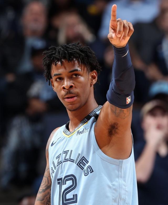 包含赛地聚焦——荷甲集结日热度飙升，北京首钢外线爆发，质疑声仍在，医务组通报恢复的词条