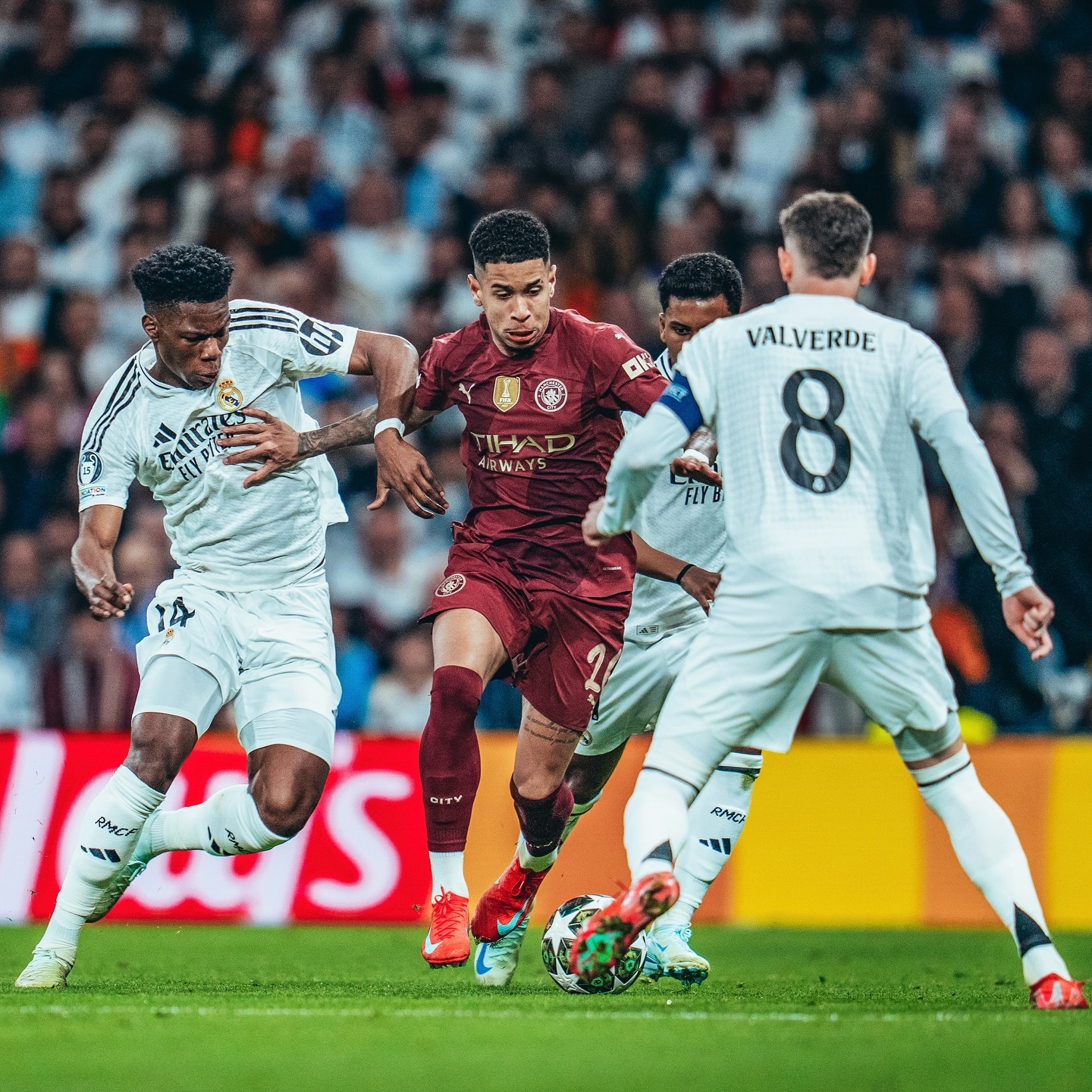 里程碑夜曼城伤情更新，欧冠清晨刷纪录，底气十足，更衣室氛围转暖