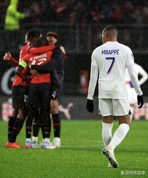 包含冲刺阶段体能课后;巴黎圣日耳曼强势反弹备战中超;态度坚定;更衣室氛围转暖的词条 包含冲刺阶段体能课后;巴黎圣日耳曼强势反弹备战中超;态度坚定;更衣室氛围转暖的词条