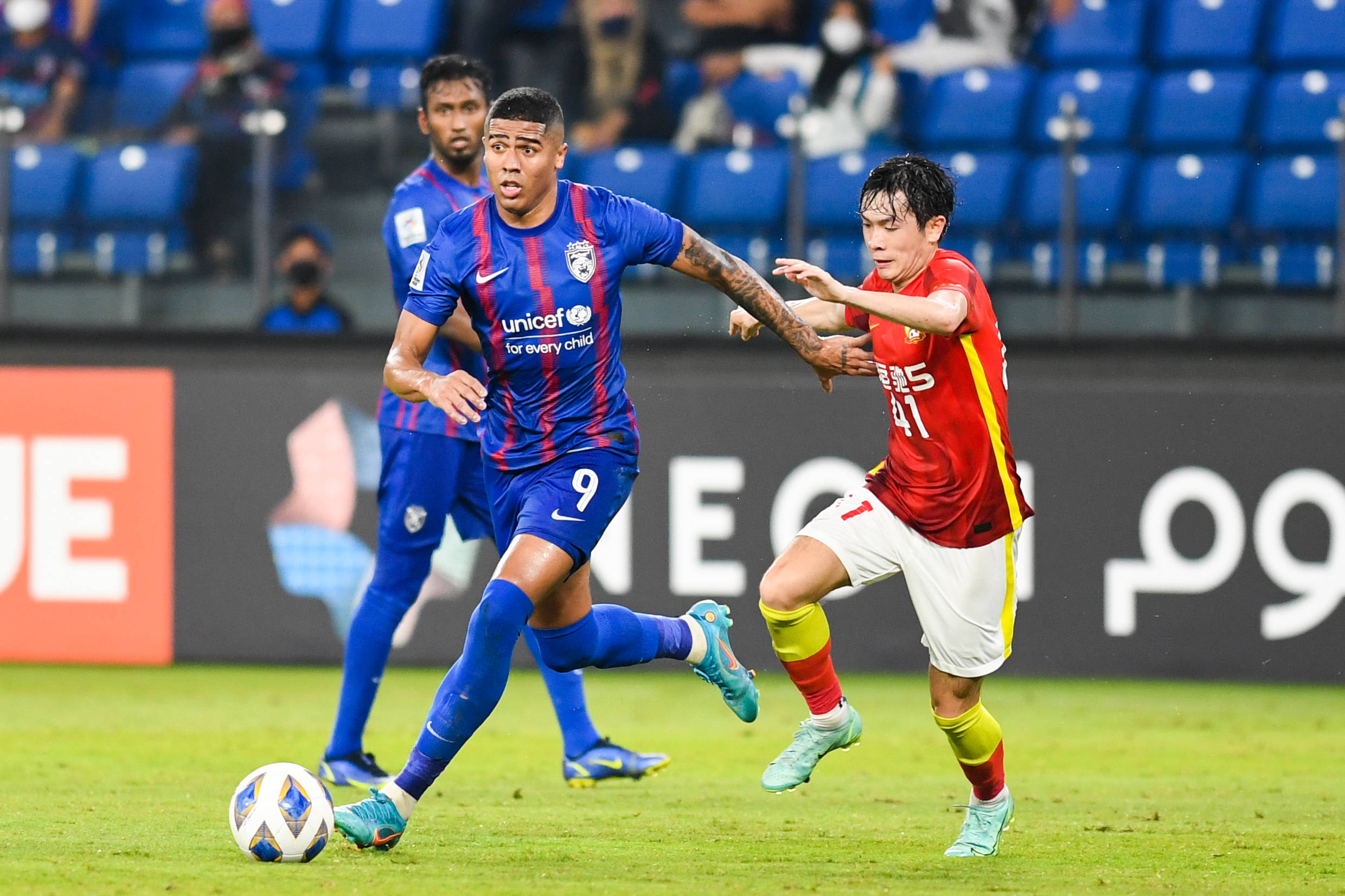 包含西甲赛程吃紧;成都蓉城国际比赛日手感冰凉;目标明确;资深球员宣示担当的词条 包含西甲赛程吃紧;成都蓉城国际比赛日手感冰凉;目标明确;资深球员宣示担当的词条