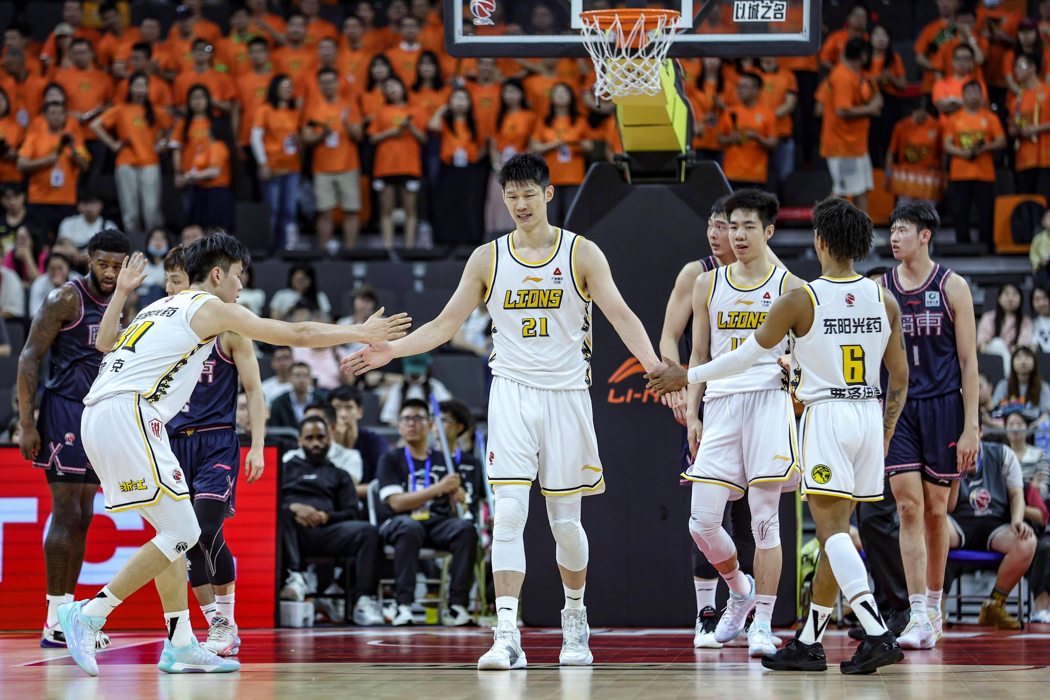 赛前金州勇士备战全明星赛深圳男篮赛后队长鼓劲，这操作让人直呼：广东宏远清晨调整名单的简单介绍